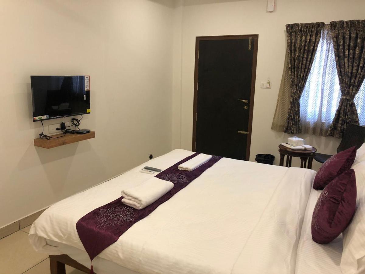 Hotel Amulya Regency Bayappanhalli Bagian luar foto
