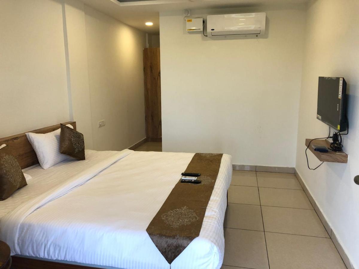 Hotel Amulya Regency Bayappanhalli Bagian luar foto