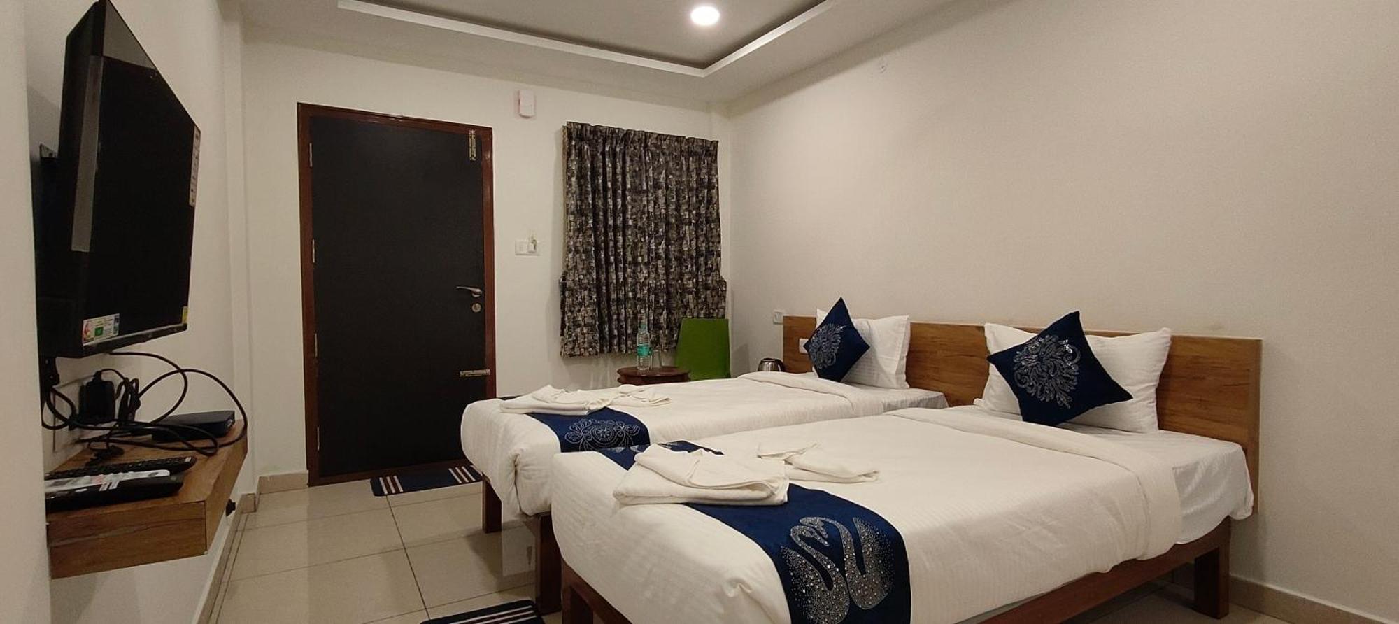 Hotel Amulya Regency Bayappanhalli Bagian luar foto