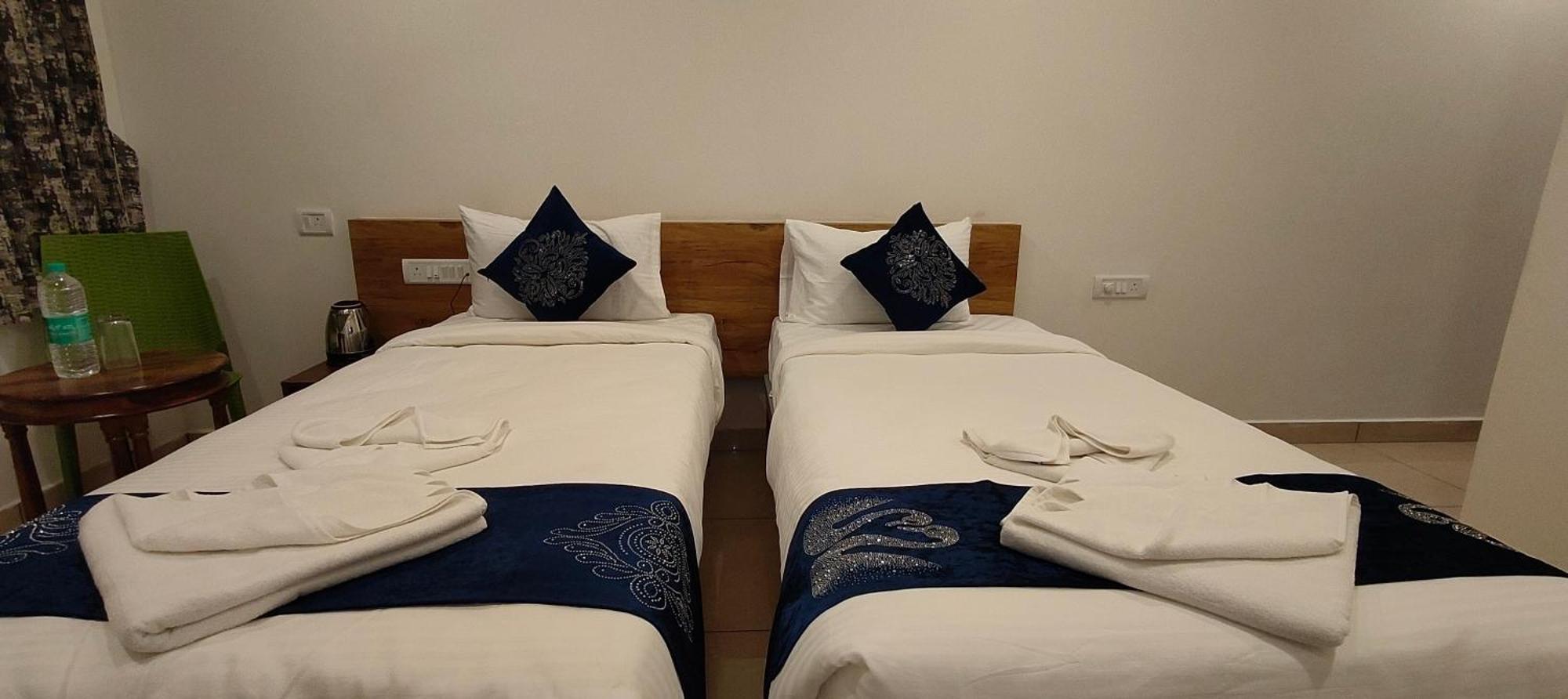 Hotel Amulya Regency Bayappanhalli Bagian luar foto
