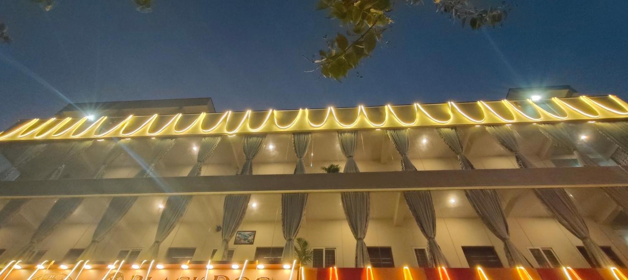 Hotel Amulya Regency Bayappanhalli Bagian luar foto